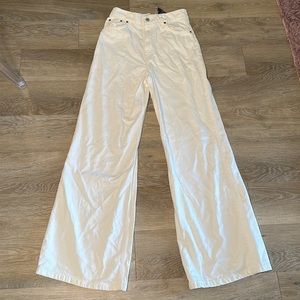 White Zara wide leg jeans, size Us 4/ Eur 36